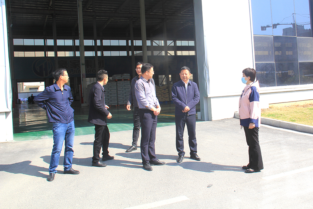 池州市東至縣副縣長徐洪河，生態(tài)環(huán)境局黨組成員洪小兵等一行蒞臨豪家管業(yè)考察交流2